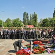 Торжественное возложение венков к Мемориалу воинам Красной Армии